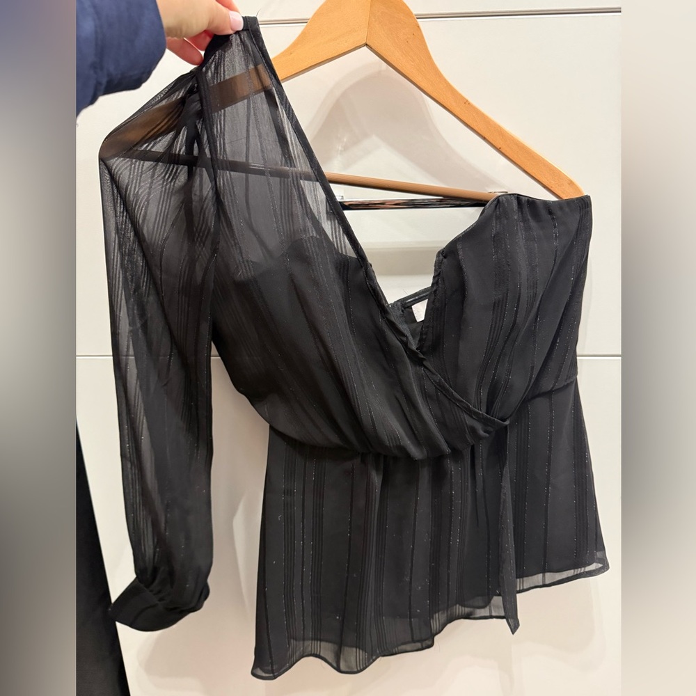 NWOT ASTR the Label size S one shoulder going out top sparkly black